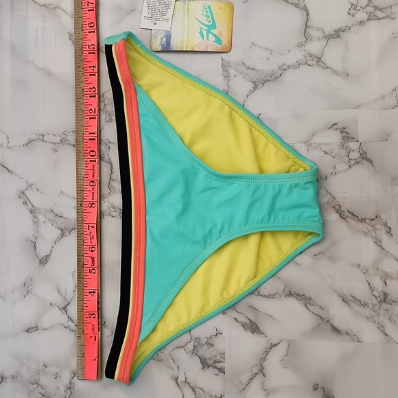 NWT Set of Bikini Bottoms size Large - Picture 14 of 16